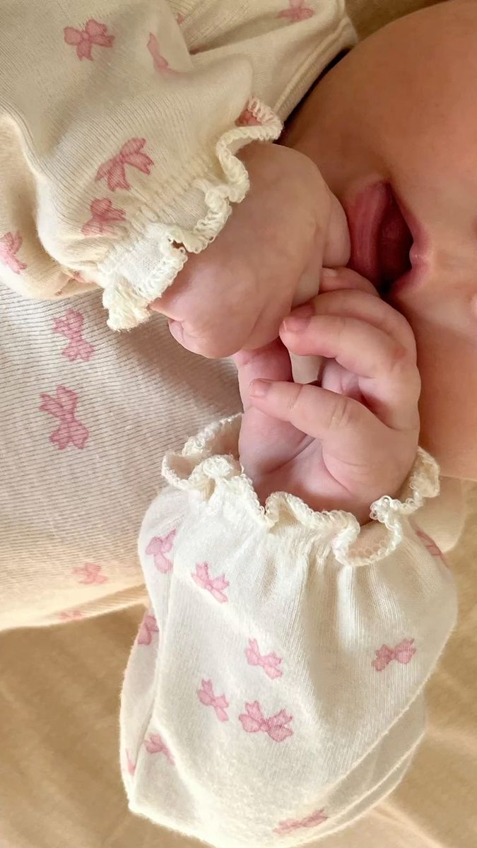 milyyyypp's tweet image. "Antes de que llegues"
#os #jeongho 
Mientras esperan a su bebé, Minho y Jeongin recuerdan cómo empezó su historia. Entre momentos simples y mucho amor, descubren que su hogar siempre fue el otro.