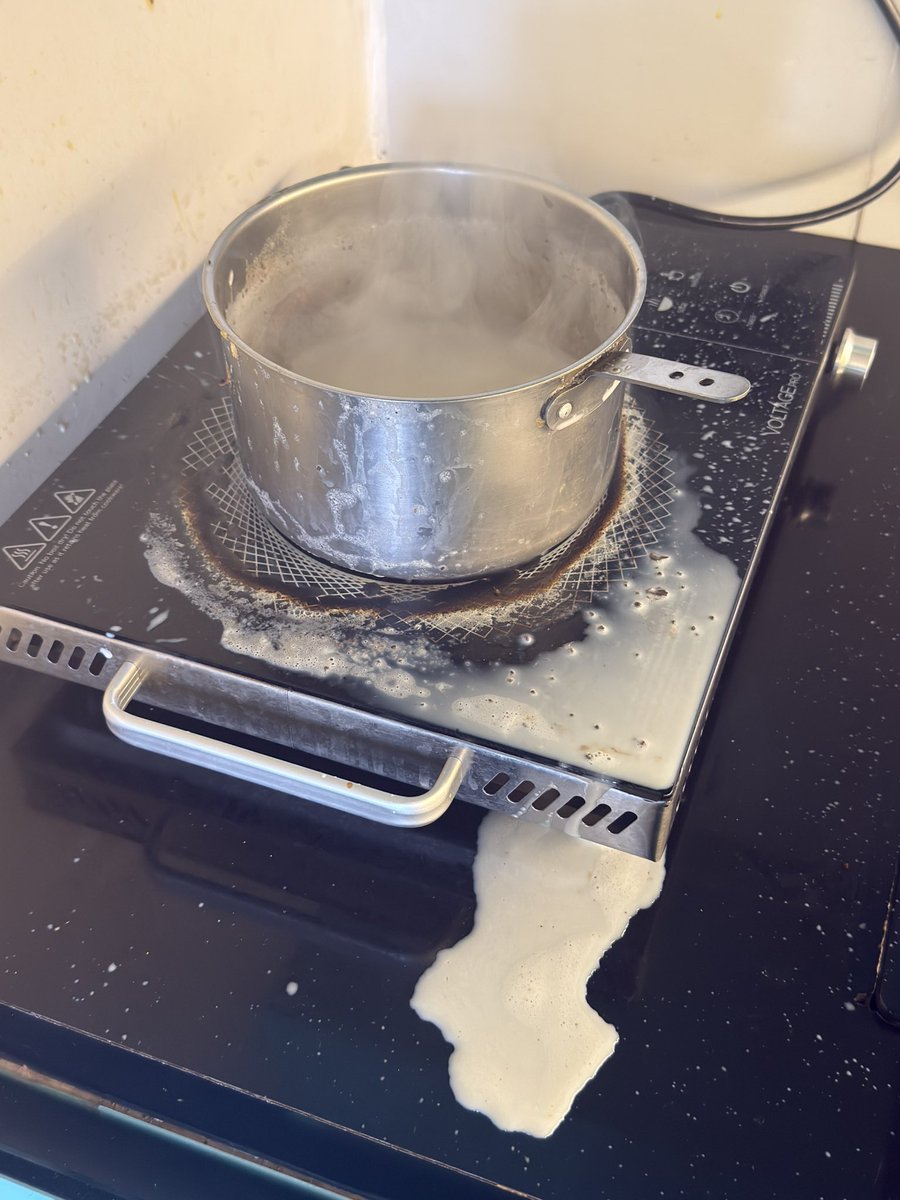 Guys, I planned on making tea, but look at this disaster😭😭

Btw Good Morning everyone, Hope your day is as sweet as you are🥰🌸
