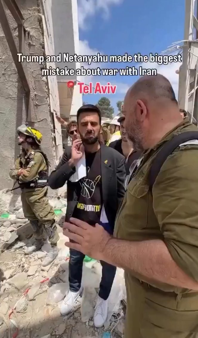 No parece muy contento <a href="/YosephHaddad/">יוסף חדאד - Yoseph Haddad</a> viendo la destrucción de la colonia Tel Aviv.

Este gusano es un youtuber de origen palestino pero entregado al dinero del régimen y lacayo de los colonos extranjeros en Palestina.