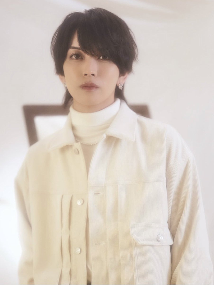 HDKm_ss's tweet photo. 宮世琉弥とMAZZELのEIKIってめっちゃ似てない？
顔が濃いのに透明感すごくて透明人間みたい🫥
存在が沼すぎる🫠💞 https://t.co/lKHh8nWVID