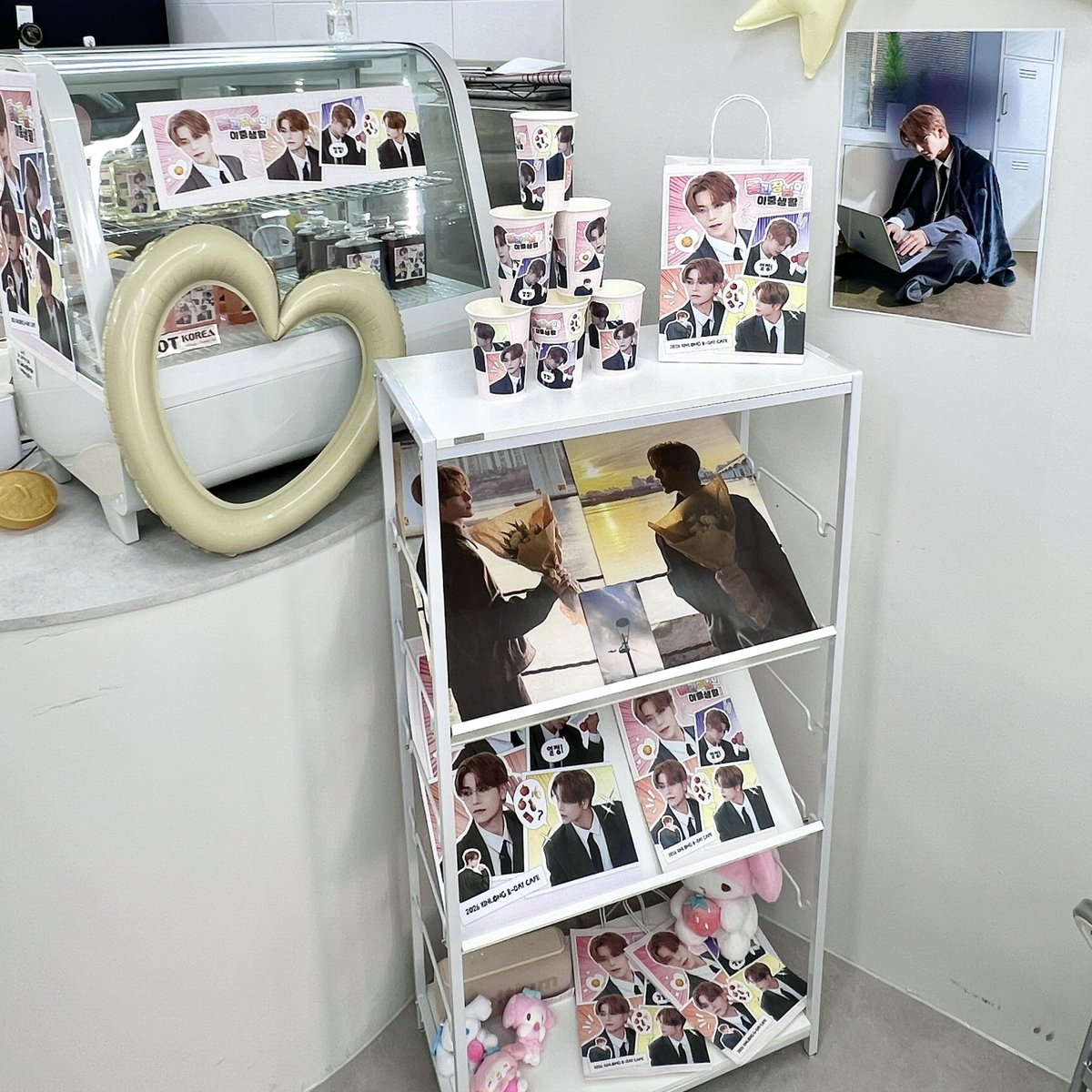 카페아히(합정생카.이벤트카페.장소대관.조공디저트.현수막이벤트) tweet media