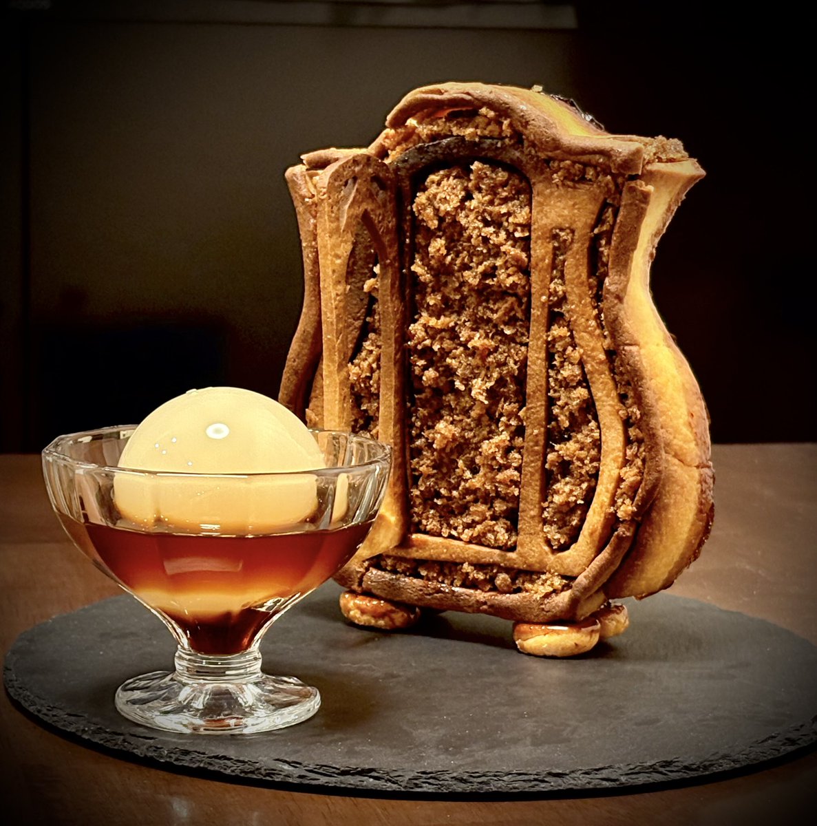 ❦ ℍ𝕒𝕡𝕡𝕪 𝔹𝕚𝕣𝕥𝕙𝕕𝕒𝕪❦
ルーピン先生の真似妖怪ボガート😈
黒糖トリークルタルト&amp;豆乳寒天黒蜜がけ
 #PatroBakery