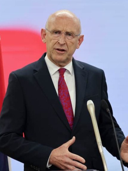 Modern Royal Navy tweet media