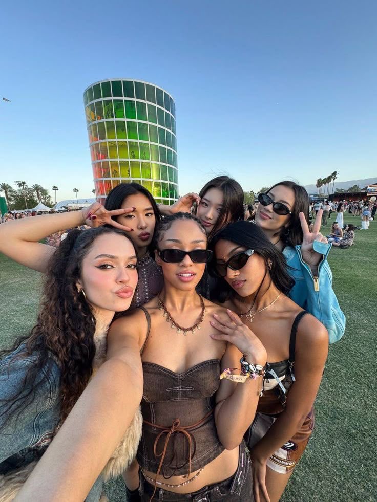 eternal1te's tweet image. Katseye and Alex Warren are in early talks to co-headline the 2027 #Superbowl halftime show together, according to TMZ.