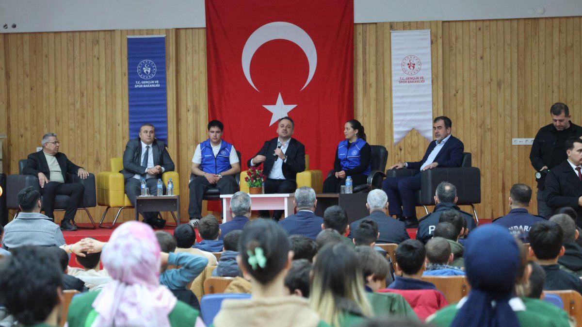 eminogluenes's tweet photo. Denizli’nin ardından durak noktamız Aydın!

İftarın huzuruyla sahurun bereketi arasındaki vakte sığan buluşmada, Köşklü genç kardeşlerimizle harika bir akşam oldu. ♥️

📍Köşk Gençlik Merkezi, Aydın https://t.co/kgB15bHQtm