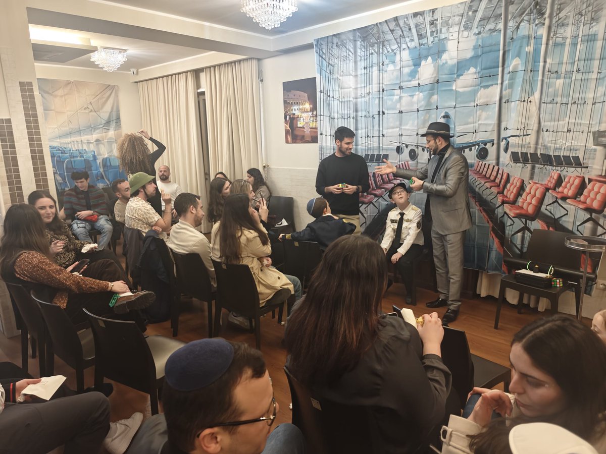 ChabadRome's tweet photo. Purim in numeri:
✈️ Due voli speciali: la sera con 70 studenti e il giorno con 100 persone!
📜 Rav Lazar ha letto la Meghillà 8 volte, raggiungendo circa 200 persone.
💰 Abbiamo distribuito 825€ come Matanot LaEvionim.

Grazie a tutti voi per aver scelto di volare con noi. https://t.co/6OGoEoWz4W