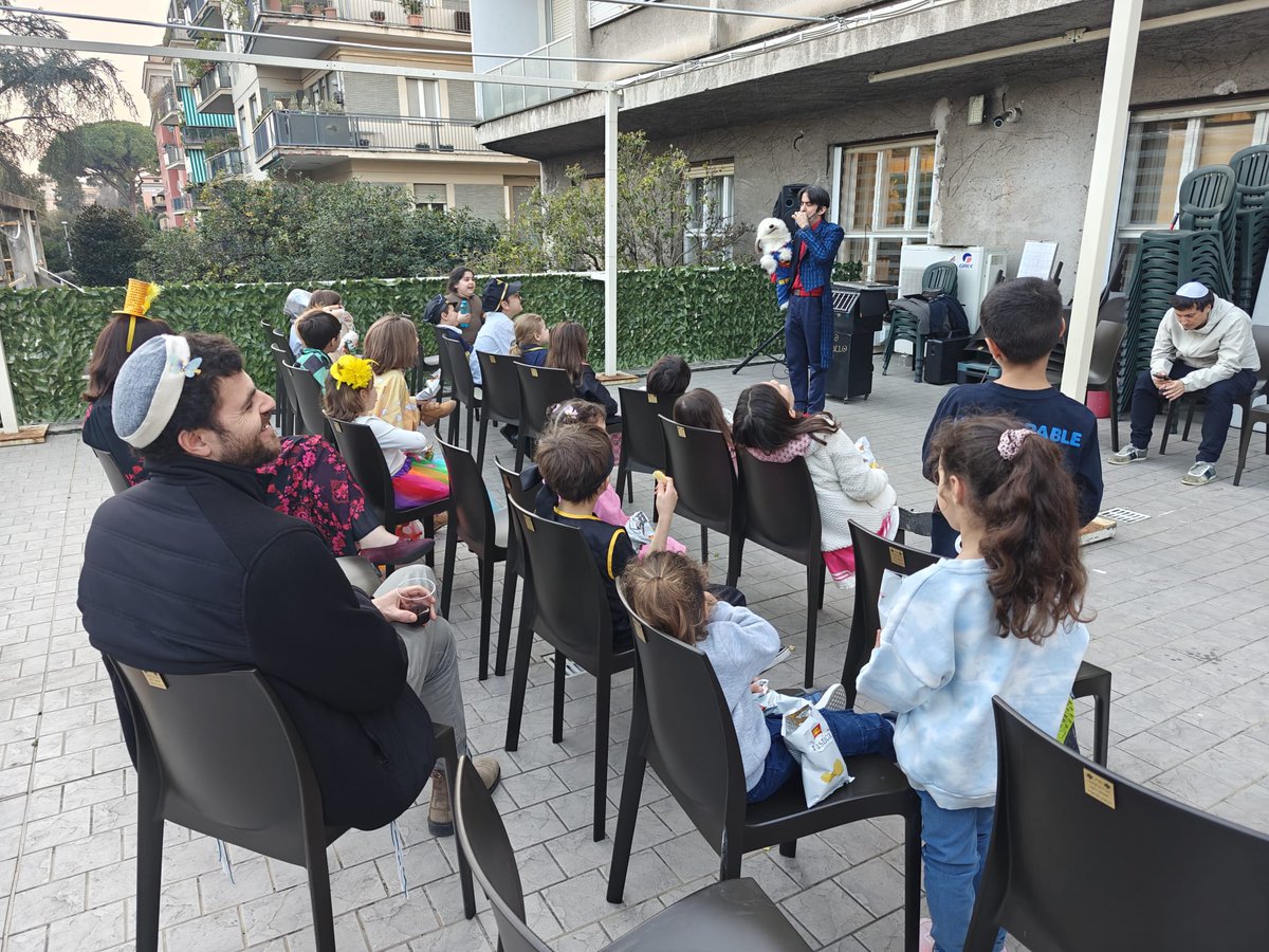 ChabadRome's tweet photo. Purim in numeri:
✈️ Due voli speciali: la sera con 70 studenti e il giorno con 100 persone!
📜 Rav Lazar ha letto la Meghillà 8 volte, raggiungendo circa 200 persone.
💰 Abbiamo distribuito 825€ come Matanot LaEvionim.

Grazie a tutti voi per aver scelto di volare con noi. https://t.co/6OGoEoWz4W