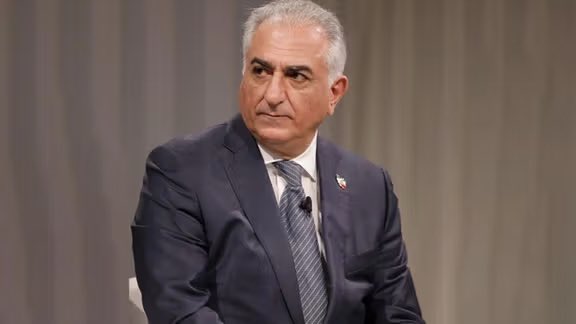 Ario1401's tweet photo. با واکنش سریع و به موقع شاهزاده رضا پهلوی و پرزیدنت ترامپ به وضعیت بازیکنان تیم ملی فوتبال بانوان ثابت شد قوی ترین مردان بهترین حامیان زن ها هستن نه فمینست های دوزاری بی خاصیت https://t.co/hKpz1jP2H8