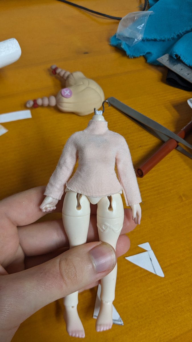 ну ви поняли мені зайшло робити ляльковий одяг