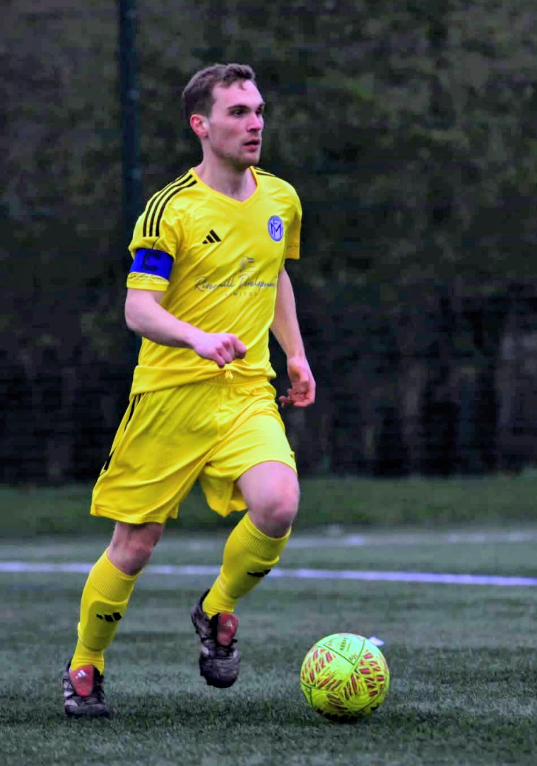 Melbourn_FC's tweet photo. Heartbreak at the end.

We were narrowly beaten 3-2 at Cambourne on Saturday.

Geo gave us the lead early in the 2nd half &amp; then equalised moments after Cambourne went ahead, but the hosts snatched a winner in the final minute.

📸 @ geo.rawfiles &amp; Dan Gorman

#UpTheMelbourn https://t.co/NgiJqGFm4m