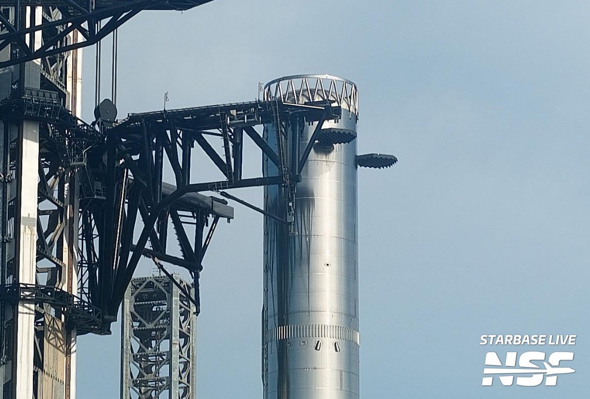 TrackingTheSB's tweet image. The chopsticks are opening from around Booster 19, making the first vehicle to stand freely on Pad 2.

Track Starbase Here: figma.com/design/2AvC161…
Join Our Discord Here: discord.gg/ZbrSYPzDAq

📸NSF | Starbase Live nsf.live/starbase

#Tracking #starship #Starbase #SpaceX