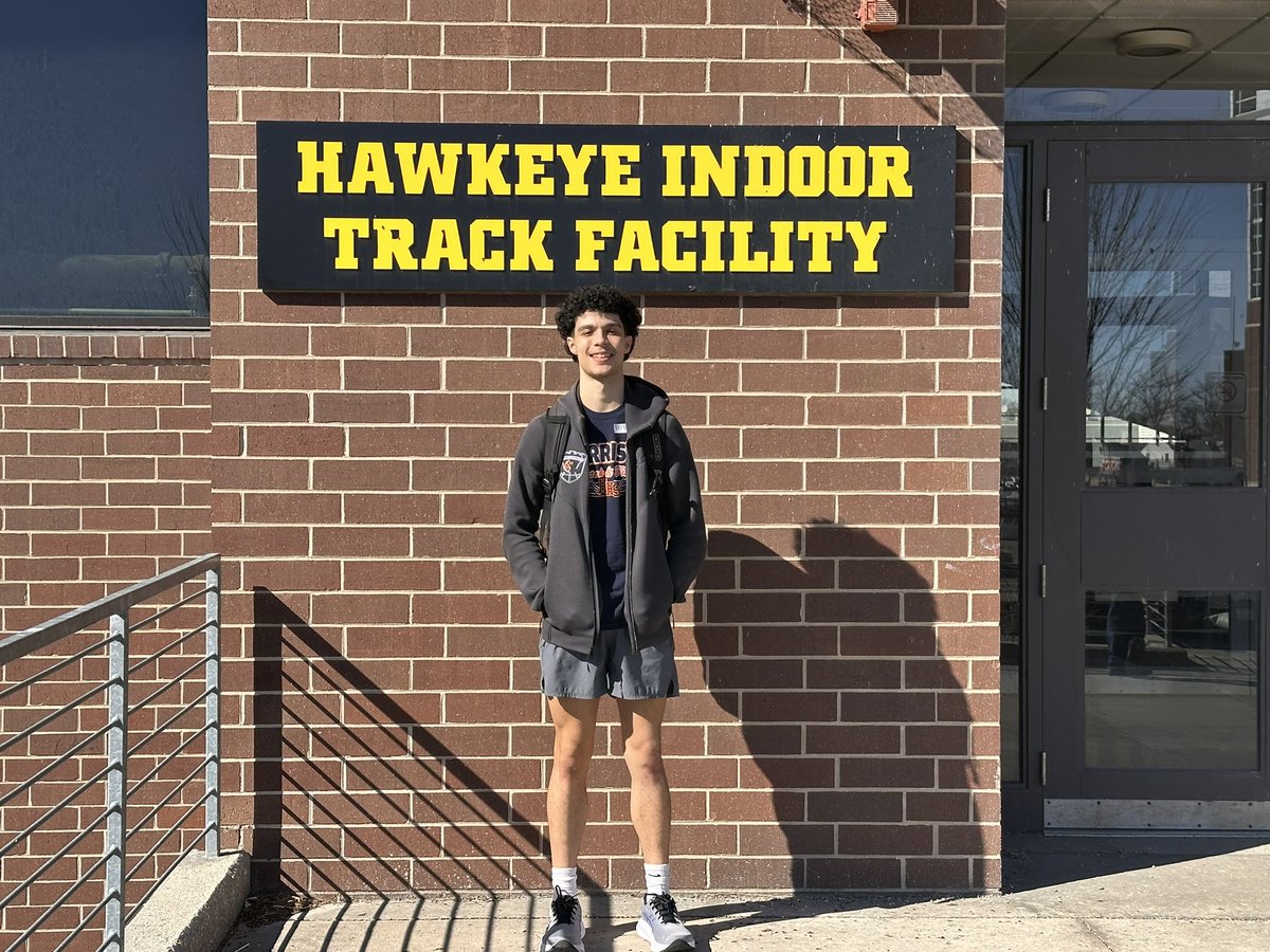 arthurvasquez25's tweet photo. Had a great time visiting the @IowaXC_TF indoor track facility and getting the chance to see the campus. Grateful for the opportunity to learn more about the program and gain some valuable knowledge from @JNIGHT400 #classof2027 #400m https://t.co/JnkkixSeg0