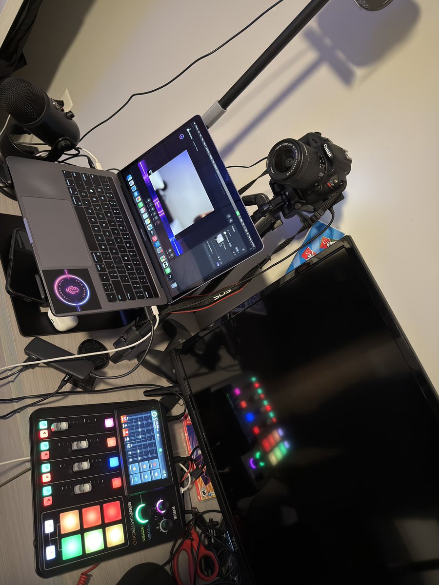 DJ 2 Fresh tweet media