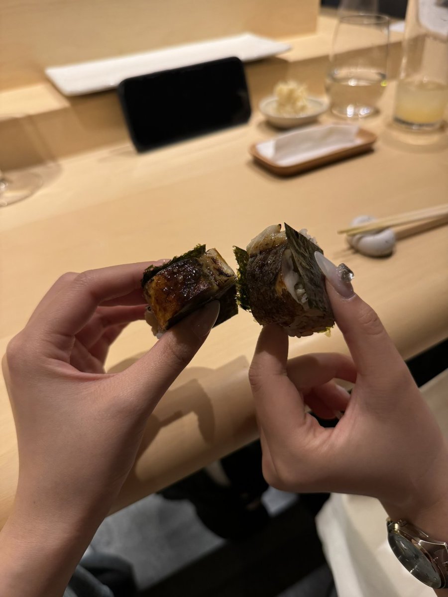 MarcoSushiii's tweet photo. Heartfelt conversations and mouthwatering food, the best combination for a dinner with my friend🍽🍣🥂👩‍❤️‍💋‍👩 https://t.co/LvsrPNTVpw