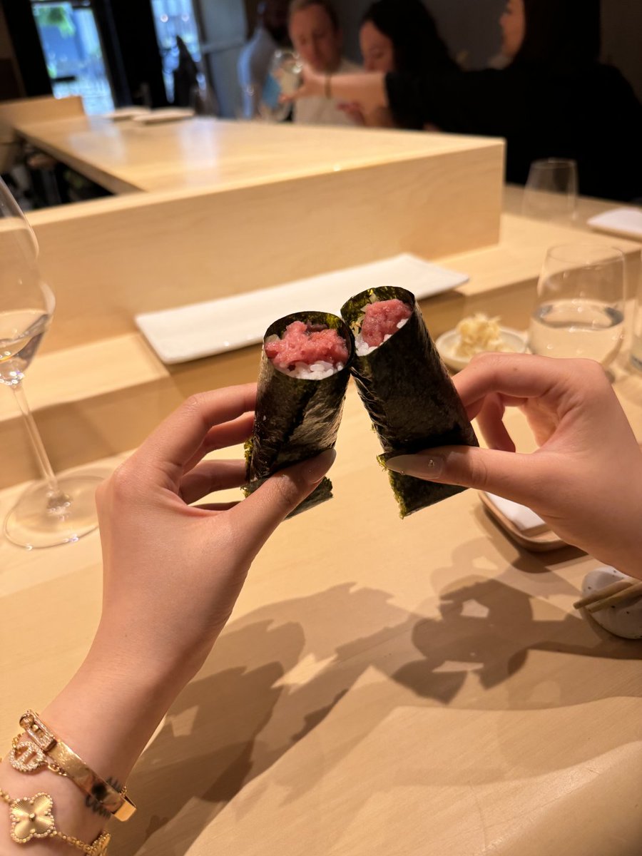 MarcoSushiii's tweet photo. Heartfelt conversations and mouthwatering food, the best combination for a dinner with my friend🍽🍣🥂👩‍❤️‍💋‍👩 https://t.co/LvsrPNTVpw