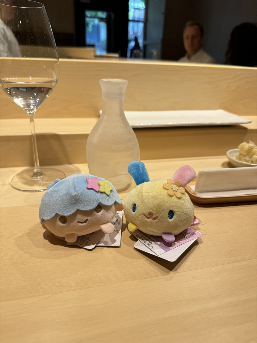 MarcoSushiii's tweet photo. Heartfelt conversations and mouthwatering food, the best combination for a dinner with my friend🍽🍣🥂👩‍❤️‍💋‍👩 https://t.co/LvsrPNTVpw