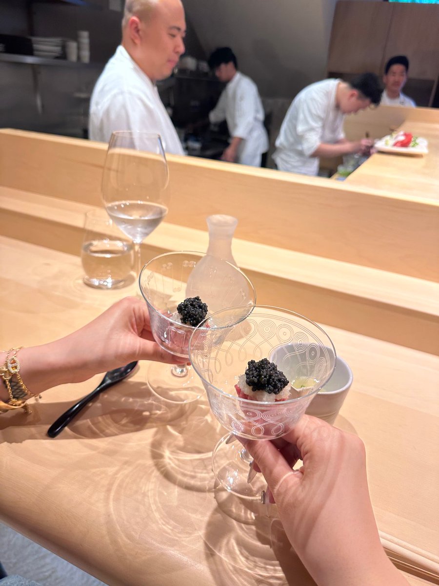 MarcoSushiii's tweet photo. Heartfelt conversations and mouthwatering food, the best combination for a dinner with my friend🍽🍣🥂👩‍❤️‍💋‍👩 https://t.co/LvsrPNTVpw