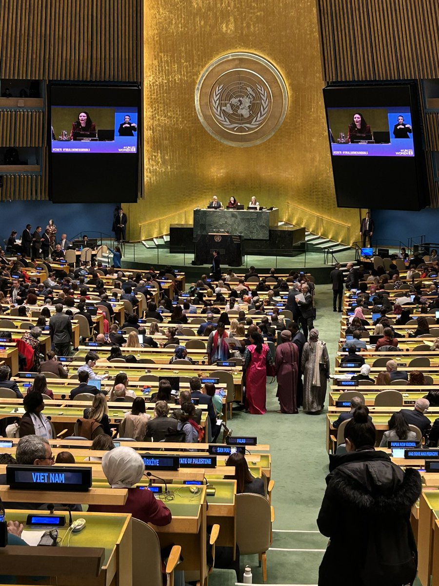 FinlandUN's tweet image. 🇫🇮 at #CSW70:

🔹Finland’s #CSW delegation at the opening of the 70th session 
🔹Minister @sannigrahn before @nordenen panel Gender Equality Makes Families Thrive
🔹Pull-aside with @Mariana_Betsa, Deputy Foreign Minister of Ukraine
🔹General Assembly Hall buzzing with delegates