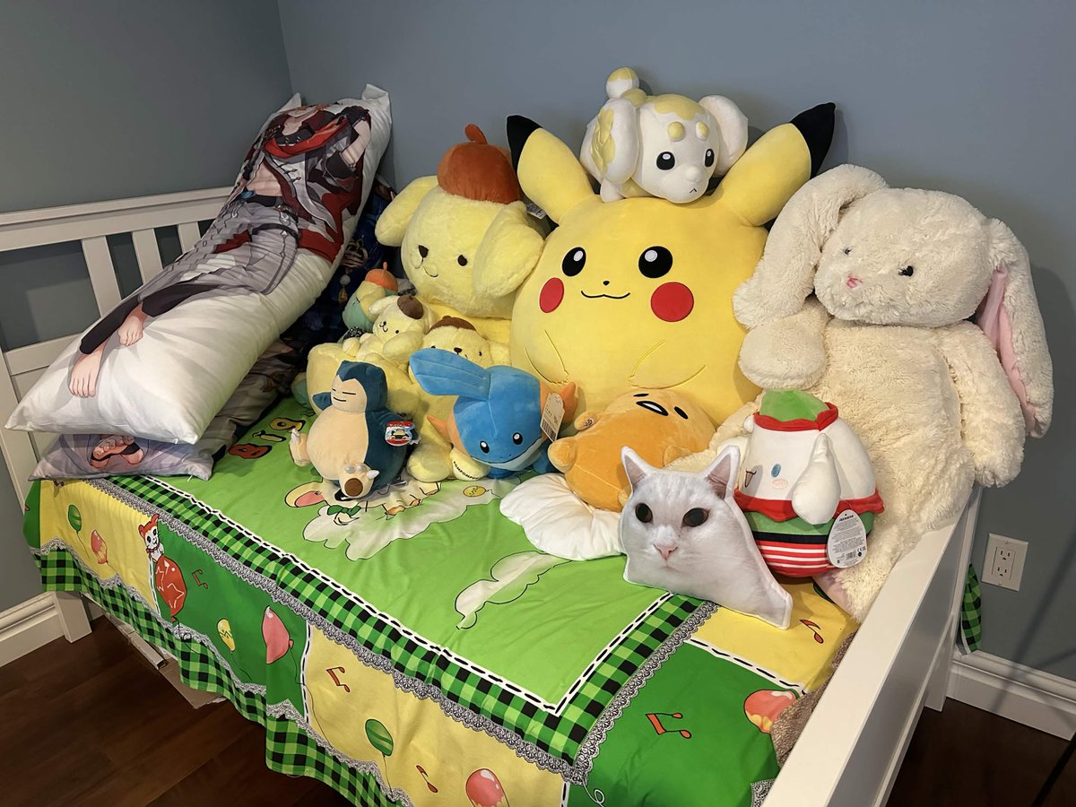 dis my room, welcome to my crib!!!!