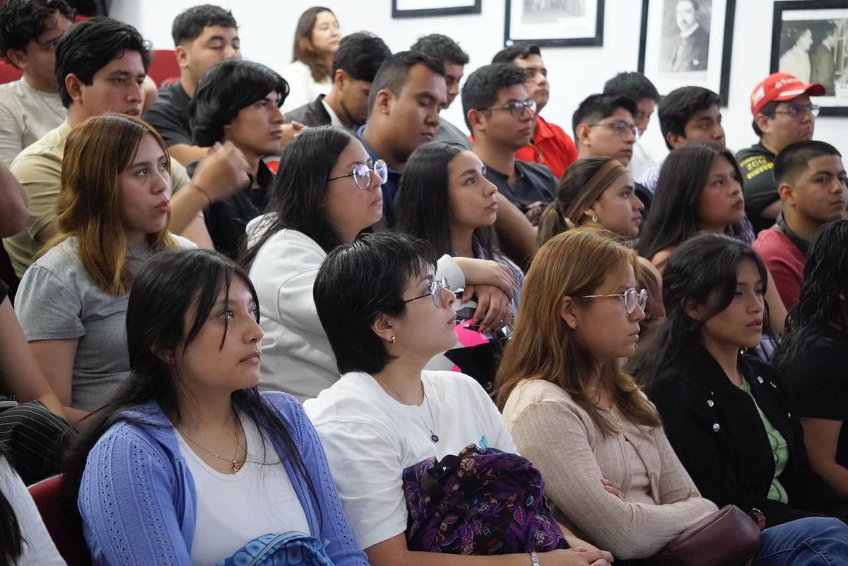 Hoy en nuestro “Lunes de Espacio para Todos”, recibimos a estudiantes de Ingeniería Industrial del Tecnológico de Xalapa, además participaron en la capacitación “Igualdad en el Entorno Laboral”.

Seguimos promoviendo iniciativas que acerquen a las juventudes al ámbito laboral.
