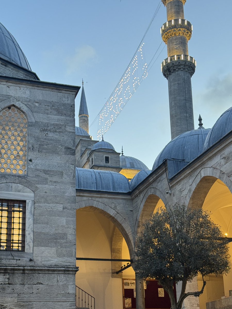 theysaycey's tweet photo. süleymaniye’nin dizi dibinde 
ihk iftarı’26 https://t.co/kTy1jWCU4R