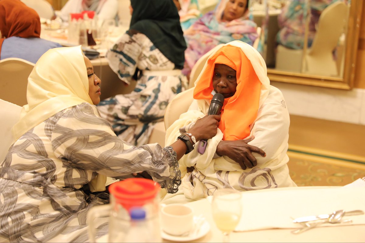 _UnfpaSudan's tweet photo. بمناسبة يوم المرأة العالمي، استضاف صندوق الأمم المتحدة للسكان ووزارة الموارد البشرية والرعاية الاجتماعية عدداً من العاملات في مجالي الصحة والحماية من إقليمي دارفور وكردفان، تكريماً لهنّ وشكراً لدورهنّ البطولي في إنقاذ حياة عشرات النساء والفتيات خلال فترات الحصار والنزوح #ForSudan https://t.co/ZCeF4naupf