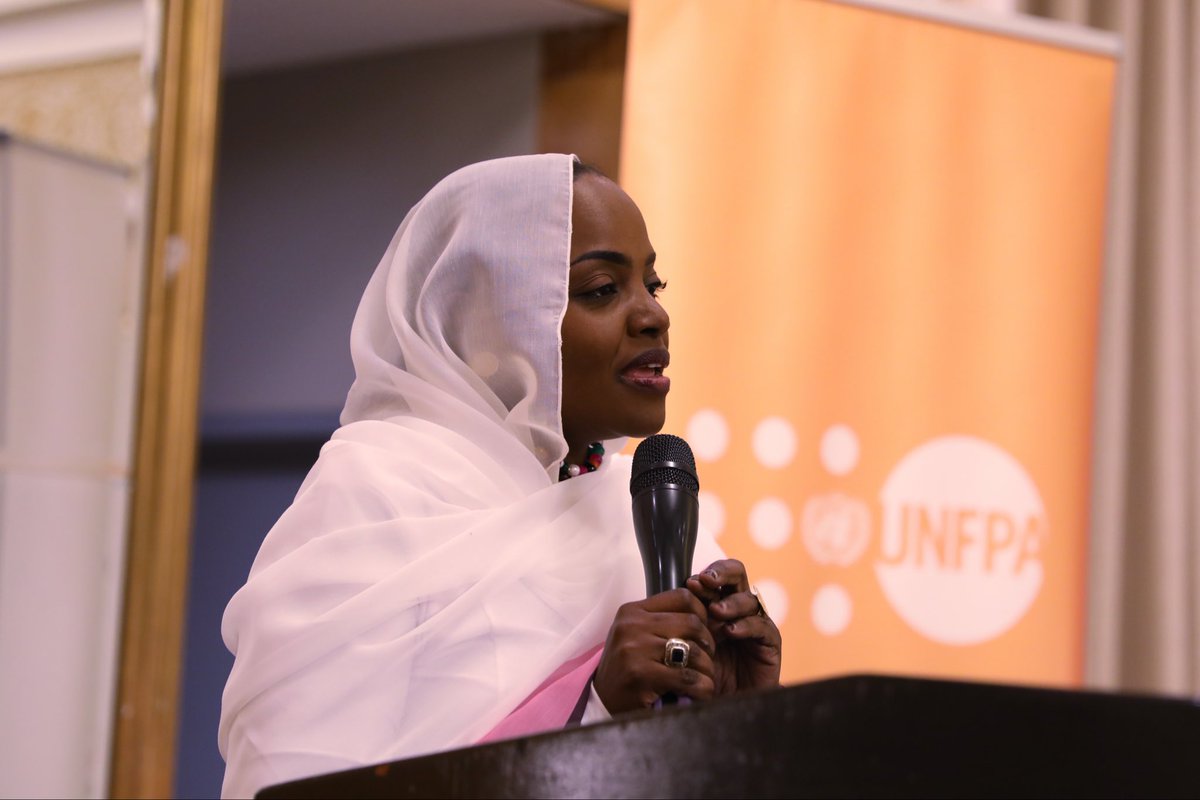_UnfpaSudan's tweet photo. بمناسبة يوم المرأة العالمي، استضاف صندوق الأمم المتحدة للسكان ووزارة الموارد البشرية والرعاية الاجتماعية عدداً من العاملات في مجالي الصحة والحماية من إقليمي دارفور وكردفان، تكريماً لهنّ وشكراً لدورهنّ البطولي في إنقاذ حياة عشرات النساء والفتيات خلال فترات الحصار والنزوح #ForSudan https://t.co/ZCeF4naupf