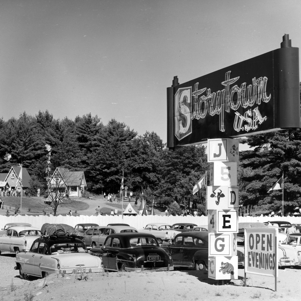 greatescapetp's tweet photo. 📖 Once upon a time in #LakeGeorge… there was a little park called #StorytownUSA.

Since 1954, #SixFlagsGreatEscape has been making memories for generations of families. 🎢✨

Take a nostalgic trip through the park’s history →
https://t.co/2UcbeGL12o https://t.co/zHcbUzDZ9n