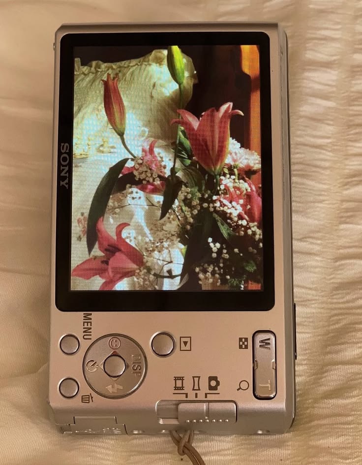 .・✫・゜ tweet media