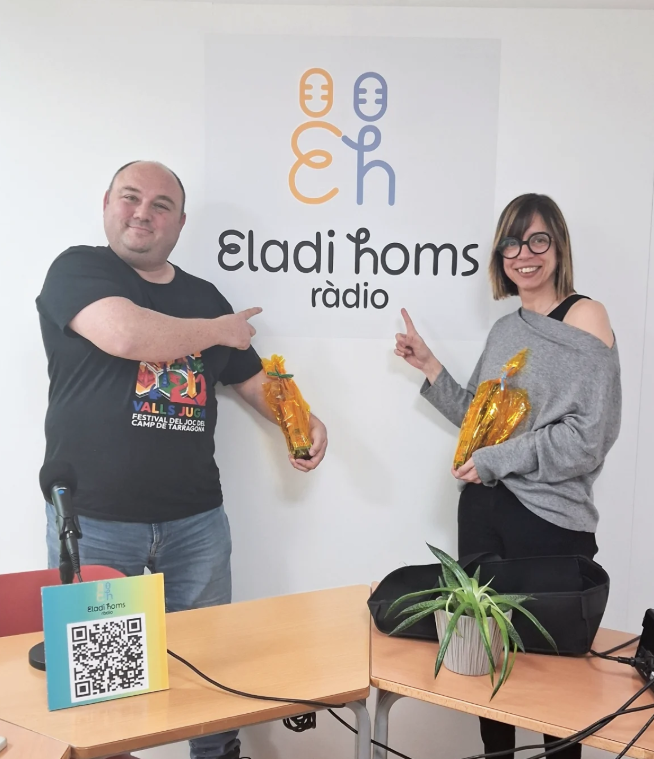 VallsJuga's tweet photo. 🎙️ Ara fa uns dies vam assitir a la ràdio @EladiHoms per parlar del Valls Juga, el Festival del Joc del Camp de Tarragona! Les preguntes de l’entrevista les va preparar el grup de 3r i van ser uns grans entrevistadors i una gran escola. #VallsJuga https://t.co/TzAIhPtWZ0
