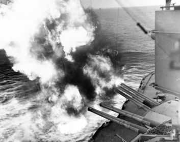 TanksWiki's tweet photo. Tal día como hoy, a esta hora, comenzaba el bombardeo naval de las baterías costeras de Normandía.
5 minutos después las fuerzas navales pasarían a atacar las fortificaciones de las playas en las que desembarcarían las tropas el Día D.

https://t.co/vDObWsMKXw https://t.co/EVl8TwIkyL