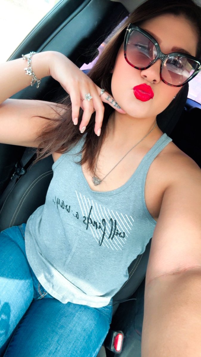 TheKayDarlene's tweet photo. Let the car selfies commence β€οΈπ€ #beenawhile #hi https://t.co/9xALgDsjf5