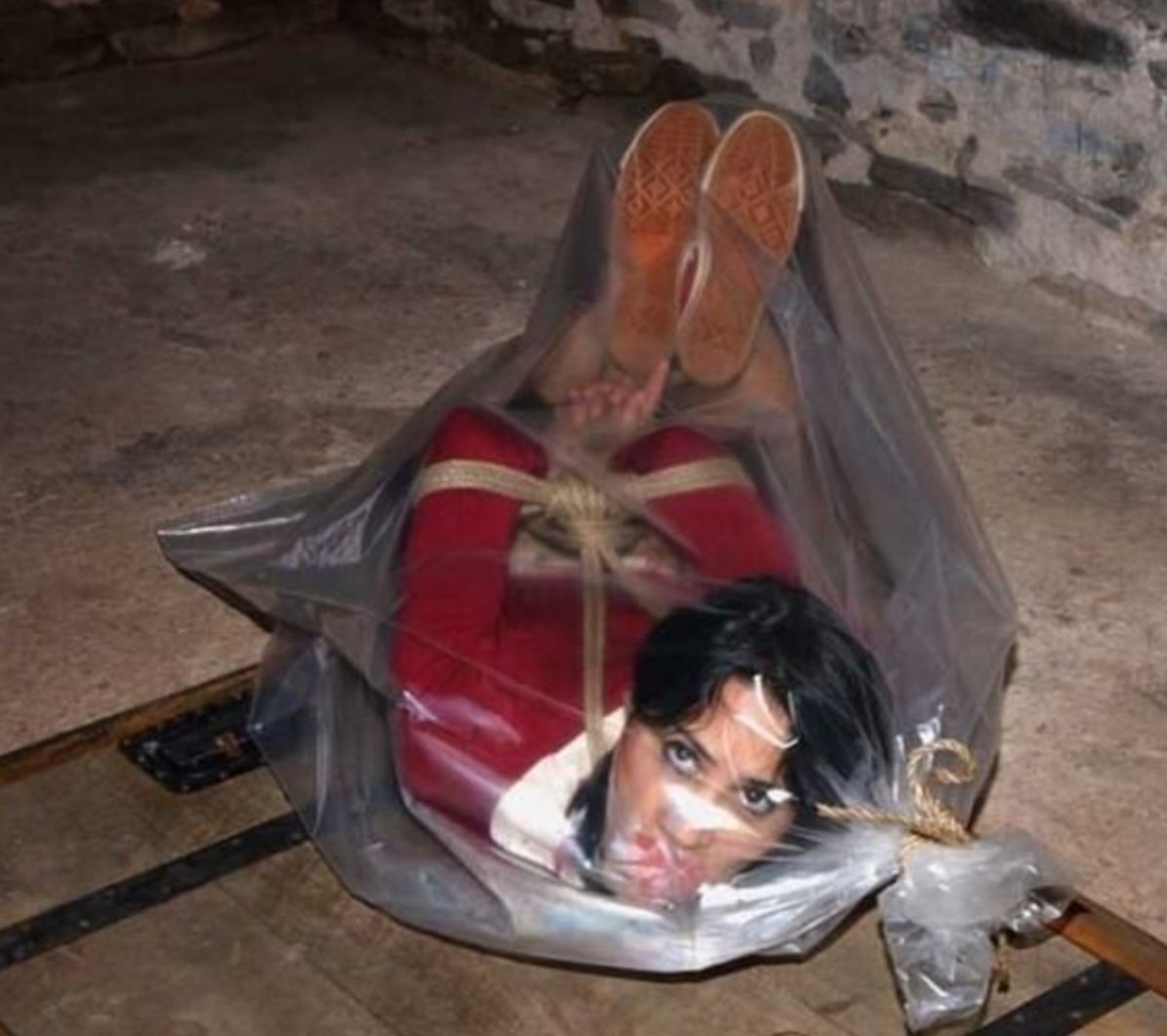 Kinktroter's tweet photo. In love with a plastic bag 😍 https://t.co/qja7R1xaLP