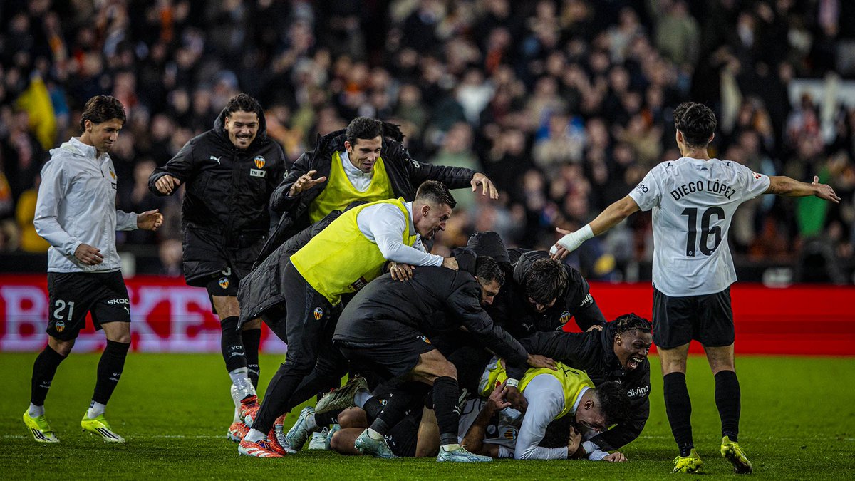 El Valencia CF termina la jornada a:

7️⃣ del descenso

5️⃣ de la 7º plaza (en principio, dará acceso a Europa)

3️⃣ de la 8ª plaza (puede dar acceso a Europa)

Antes del parón: Oviedo y Sevilla fuera de casa ✈️

Momento de mirar arriba y ver la aspiración real de esta plantilla 🦇