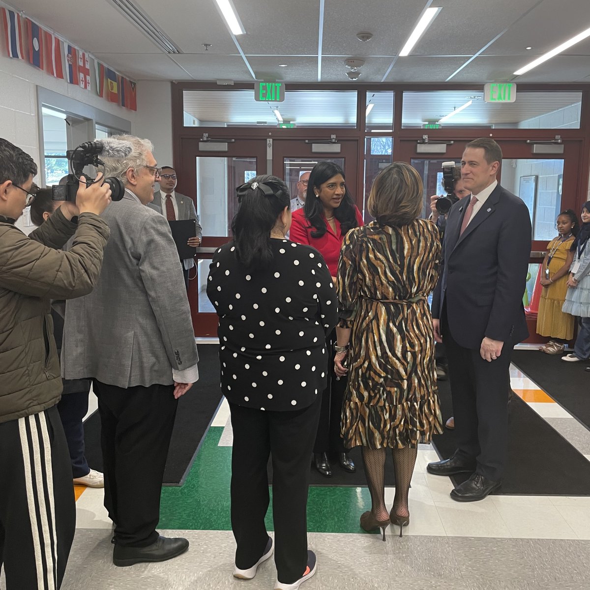 mceanea's tweet image. Celebrating #ReadAcrossAmerica at Burnt Mills ES this morning with our friends @LtGovMiller, MSEA President Paul Lemle, BOE President Grace Rivera-Oven, and @ThomasTaylorEdD was a blast! MCEA President Stein held a rock/paper/scissors tournament to go with his reading.