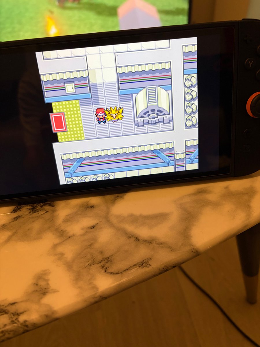 37Antho's tweet photo. Personne normal: Aller Capturer Electhor💪
Moi: Aller Go le Shasser 💪✨
La Légende @Newtiteuf : J’lui ai jeter toutes mes Pokeball dans la face, j’lui ai dit « Heey Oh » fait pas ton Saal*up 🥹🥹
Ça rajeunit pas tout ça 😅 https://t.co/rbabDhSDzb