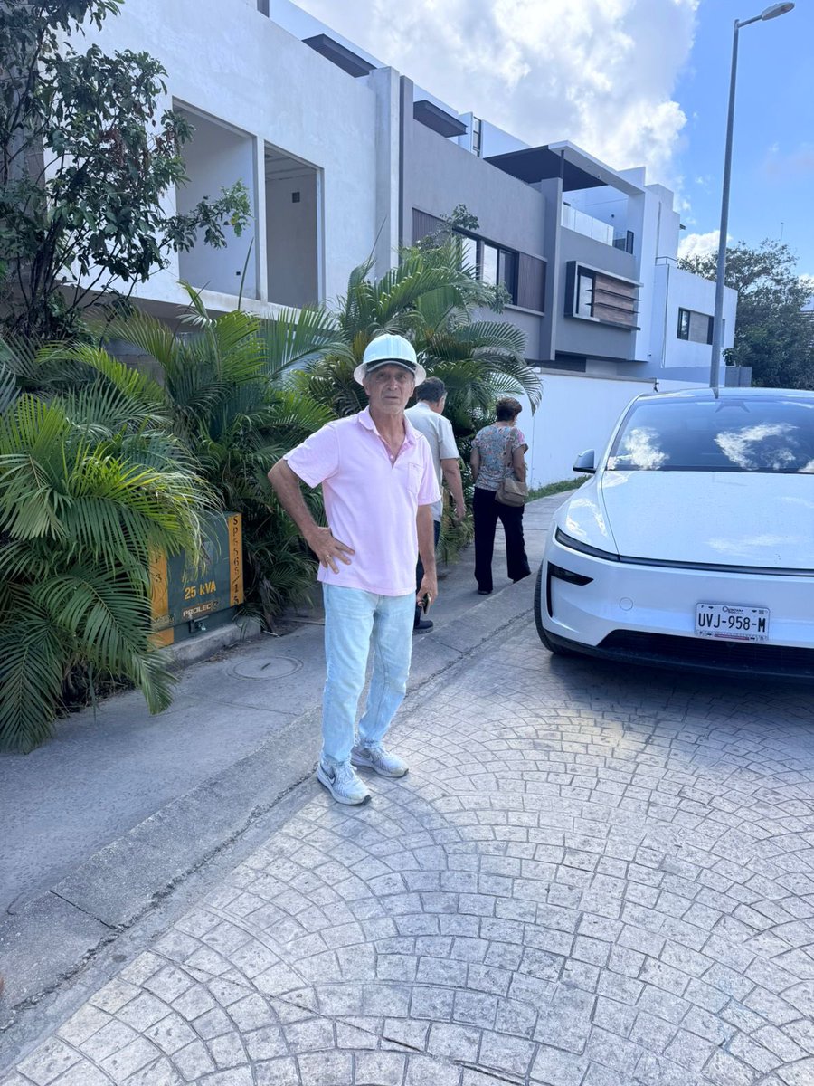 VigiaCiudadano7's tweet photo. En Residencial Aqua, en la avenida Huayacán, el periodista Aldo Romano, conocido como
"Autor de Nada", fue brutalmente golpeado y amenazado de muerte mientras documentaba presuntas irregularidades en una obra de construcción. https://t.co/aPKoDcvRqk