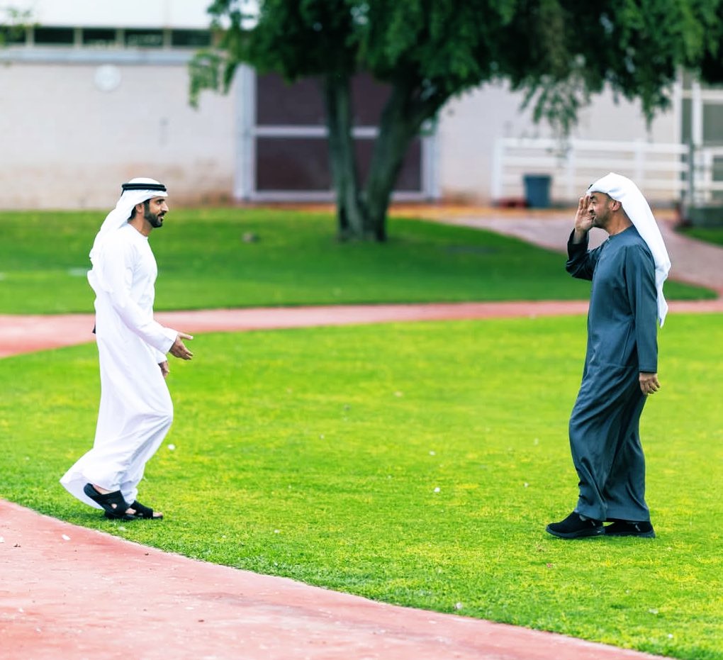 أمسى المسا بسهود ومهود
ممسي بشوفك سعد وأنوار

يـا حـر من سـاداتٍ عـدود
مطـلـوق ما يـبـرد ع لوكـار

روس الـبـلاد و ذروة الجـود
حـمـاة دار ، و لافـي، و جـار

دمتـوا بفضـل الرب بسعود
مـن فضـل ربـي دون لكـدار