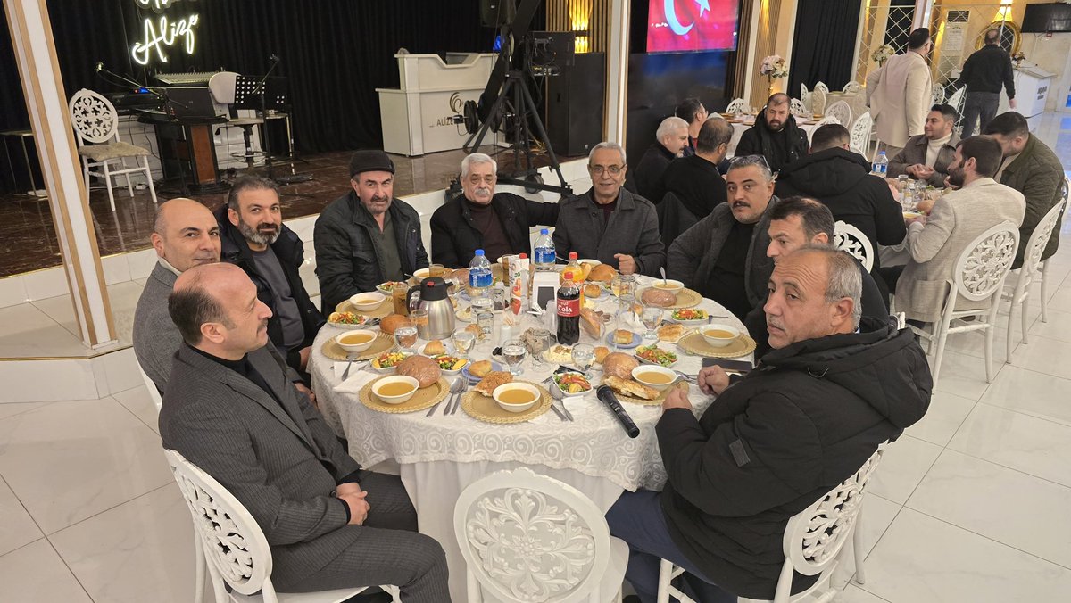 yasingk3838's tweet photo. Kıymetli Başkanımız Sn. H. Ali Dogan Bey'in iftar sofrasında biraraya geldik. Onbir Ayın Sultanı Ramazan-ı Şerif ayının Ülkemize, Milletimize ve Tüm İslam Alemine Hayırlar Getirmesiniz Cenab-ı Allah'tan Niyaz Ederiz.
Allah Birlik ve Beraberliğimizi Daim Eylesin
@H_alidogan2023 https://t.co/lqGgoNifr7