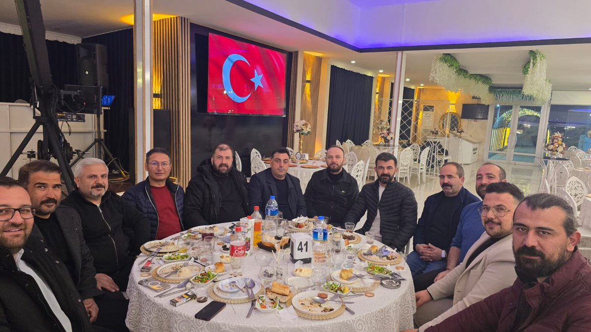 yasingk3838's tweet photo. Kıymetli Başkanımız Sn. H. Ali Dogan Bey'in iftar sofrasında biraraya geldik. Onbir Ayın Sultanı Ramazan-ı Şerif ayının Ülkemize, Milletimize ve Tüm İslam Alemine Hayırlar Getirmesiniz Cenab-ı Allah'tan Niyaz Ederiz.
Allah Birlik ve Beraberliğimizi Daim Eylesin
@H_alidogan2023 https://t.co/lqGgoNifr7