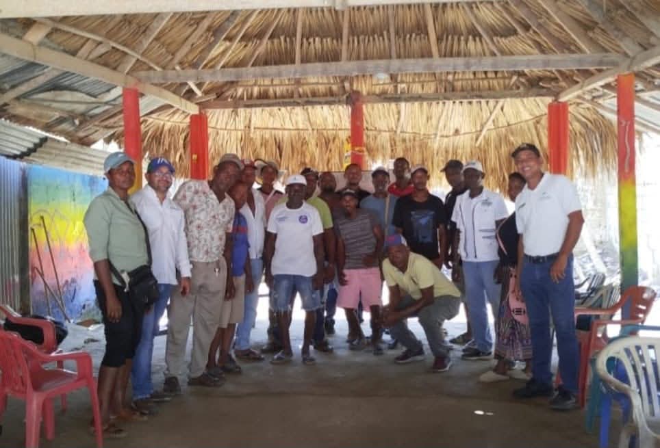 StgBolivarSucre's tweet photo. ¡Impulsamos la #GanaderíaSostenible en María La Baja! 🐮🌱

Capacitamos a la asociación AFROSAN en San Pablo sobre el aprovechamiento de subproductos agrícolas para alimentar especies menores y ganado. El objetivo: fortalecer la economía de nuestras familias rurales 🫰🏿💱. https://t.co/uUFacfzT5l