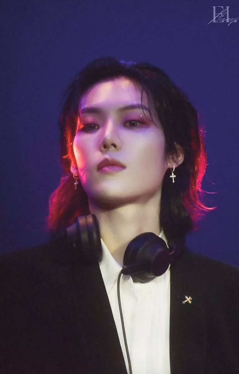 AlvesCiss's tweet photo. Obrigada meu amor por dedicar tanto de si a nós! Amo muito você 🐬🖤🦇
#WORLD_DJ_Day
#DJ_ELCAPITXN
#ELdorphinWithELCAPITXN https://t.co/okbXCSh3Fy