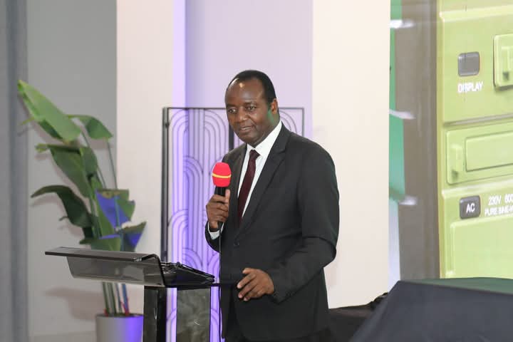 MAXWELL CHIKUMBUTSO tweet media