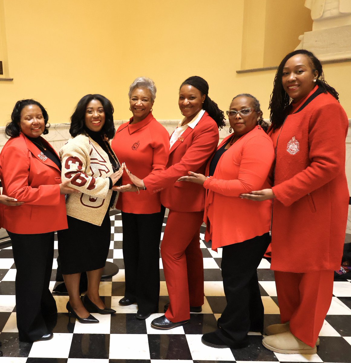 lashrecseaird's tweet photo. From the distinguished women of the House and Senate that are members of @dstinc1913 happy Sisterhood Month to our Sorors throughout the Commonwealth! Special thanks to Soror Secretary Mundon King for being an anchor of sisters in service whether near or afar. #OneDelta https://t.co/8bBpqAjW5t