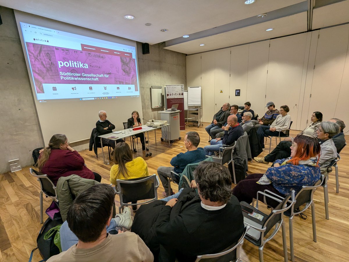 Politika tweet media