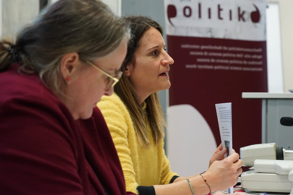 Politika tweet media