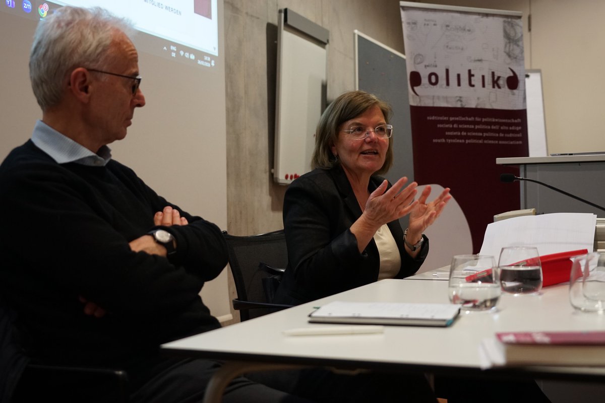 Politika tweet media