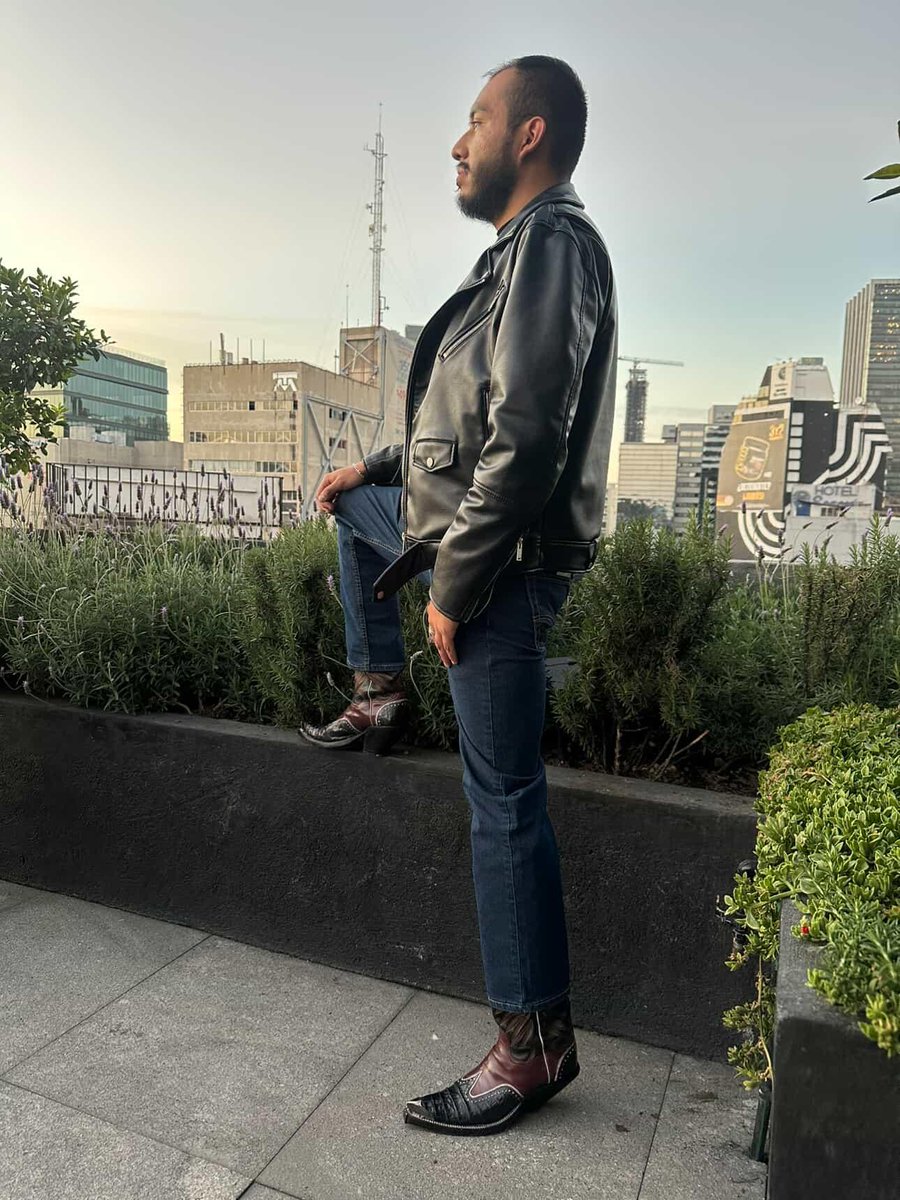 Mask Hernán tweet media