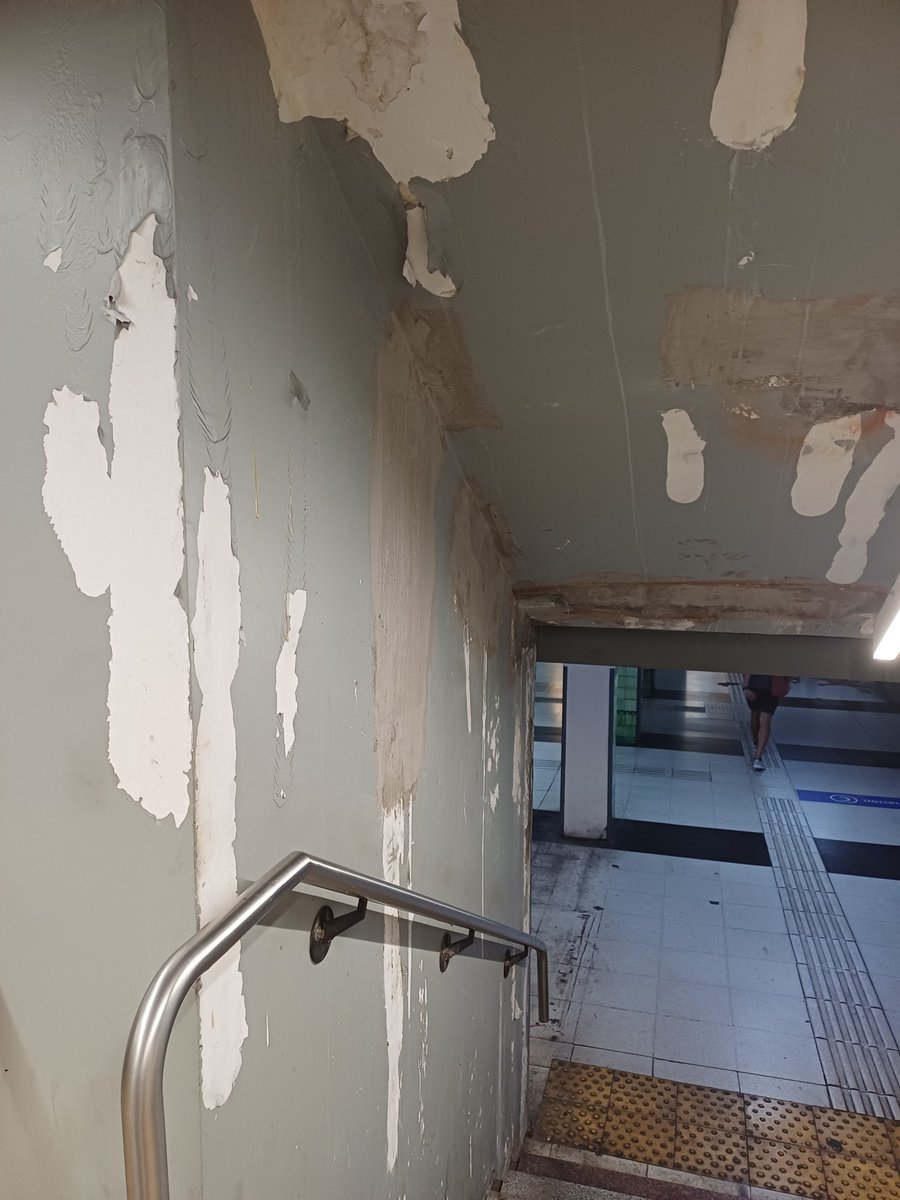 cechuvu's tweet photo. Estacion de subte 9 de julio Linea D. Poco mantenimiento. @AguanteCerebro 9/3/2026 https://t.co/UwUJSTG9q4