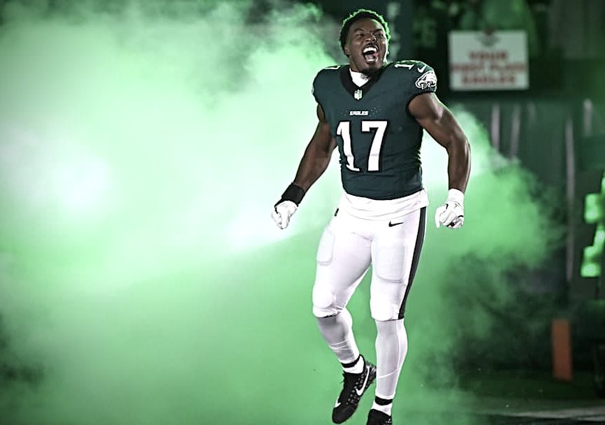 The Raiders have signed Nakobe Dean to a 3-year, $36M deal.

Wishing all the best to a phenomenal Eagle.

Nothing but love for you, 17 🦅